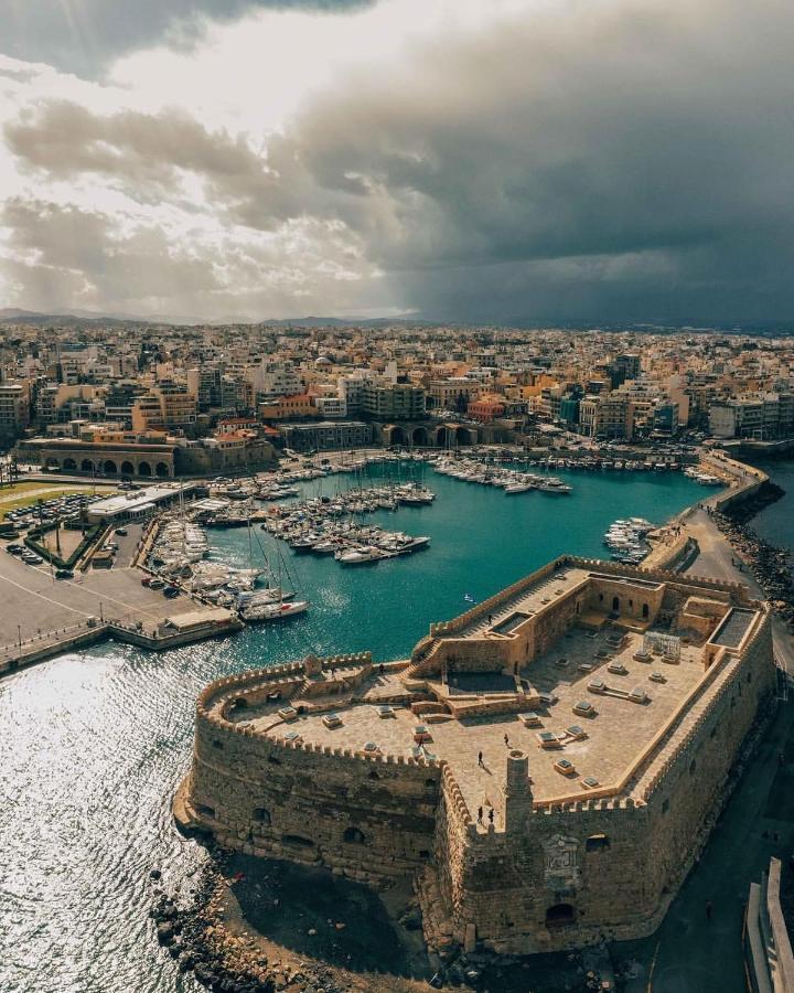 Theros By Agora Luxury Apartments In The Heart Of Heraklion Exterior photo